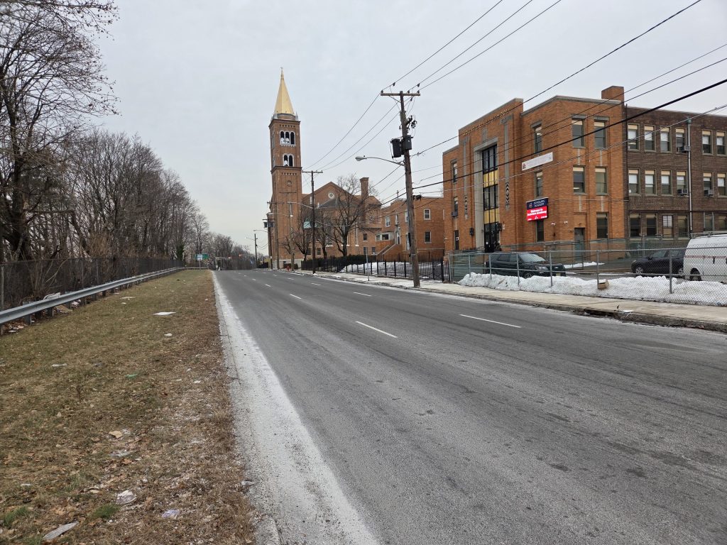 RT280 Frontage near Day Looking East